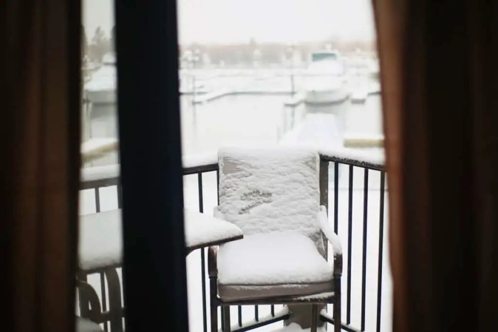 1682623909 9 einfache Tipps um Ihren Balkon im Winter warm zu